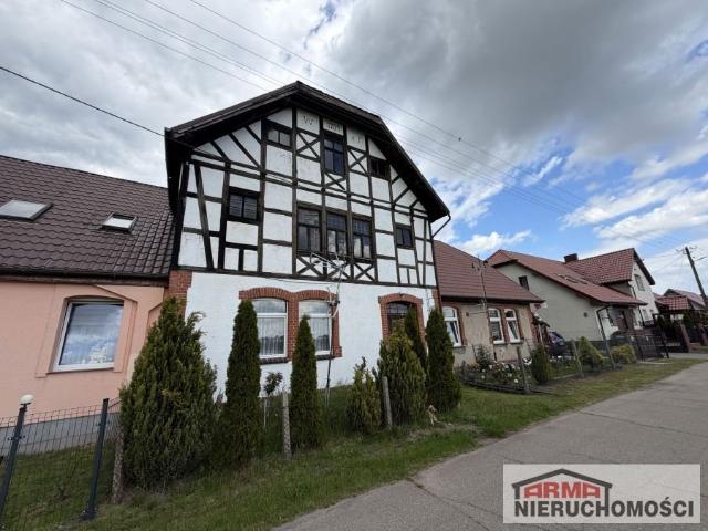 Dom 199 m² z ogrodem i budynkami gospodarczych