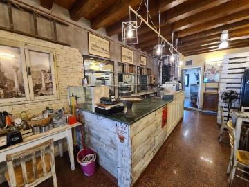 Bar Corso San Felice Fortunato 11 trilocale 100mq