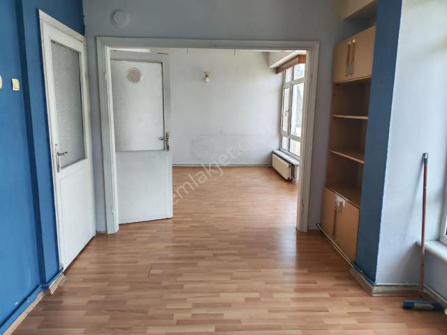 Barış Gayrimenkul'den Altıparmak Cadde Üzeri 2+1 Ara Kat Daire