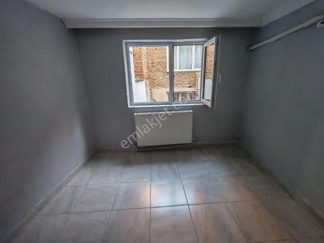 Barış Gayrimenkul'den Giriş Kat Bakımlı Daire