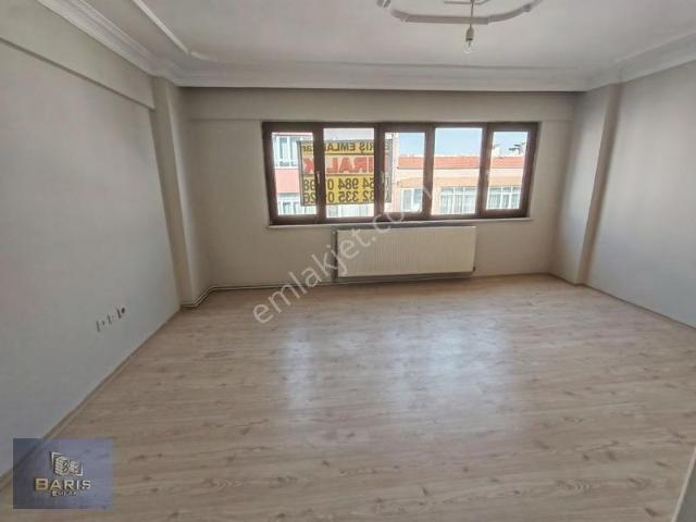 Barış Gayrimenkul'den İpekçilik Cadde Üzeri 2+1 Bakımlı Daire