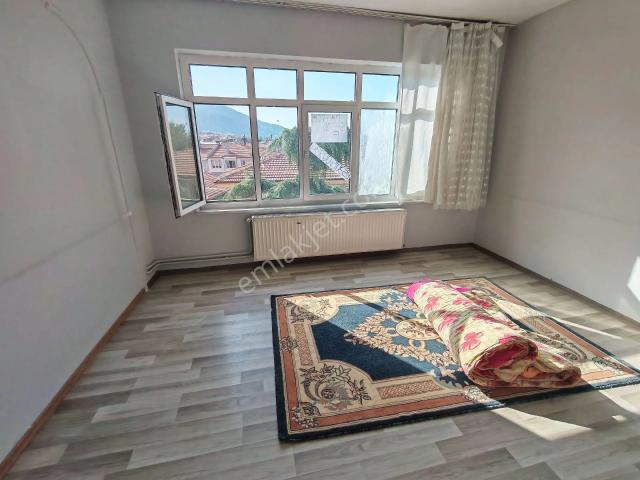 Barış Gayrimenkul'den Sakaldöken Caddesinde Ara Kat 2+1 Daire