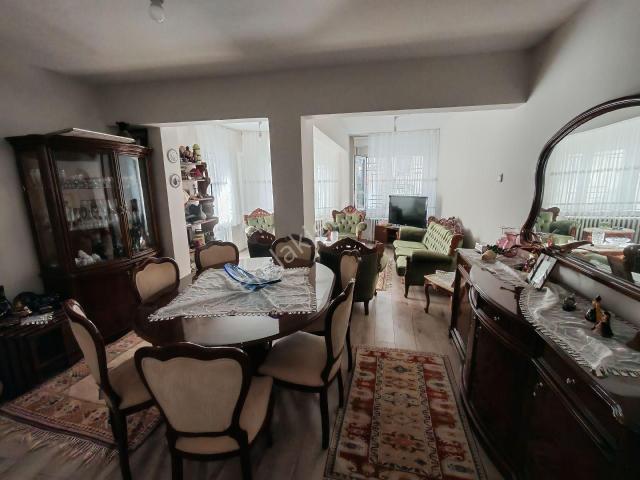 Barış Gayrimenkul'den Umurbey'de Giriş Kat 2+1 Bakımlı Daire