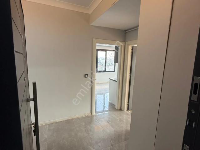 Barış Emlaktan Karşıyakada Kiralık 2+1 Daire