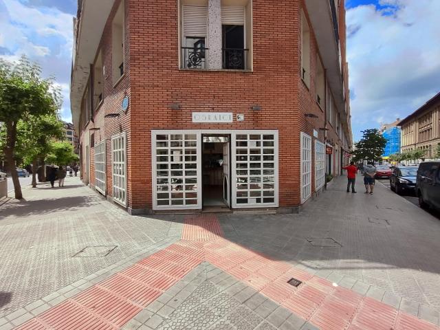 Bar en venta en Exclusiva junto a la Alhondiga