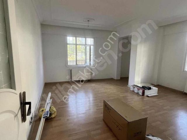 Barış Mahallesi Ana Cd Üzeri 3+1 110m2 Komple Yenilenen Daire