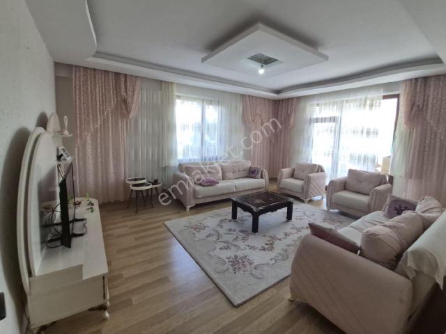 Barış Mahallesi Urfa Yolu Üzerinde 3+1 Eşyalı Kiralık Daire