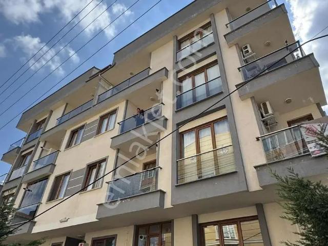 Barış Mahallesi'nde Merkezi Konumda 3+1 Kiralık Yüksek Giriş