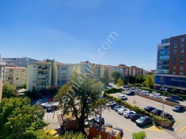 Barış Mahallesinde Acıbadem Karşısı 3+1 Kiralık Daire