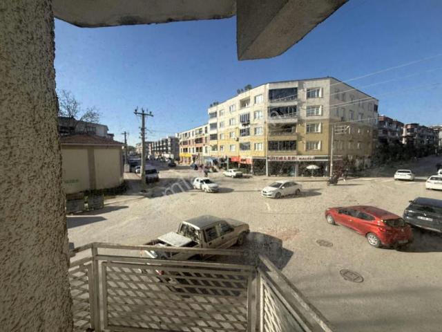Barış Mahallesinde Bankalar Caddesinin Köşesinde 115 M2 Daire