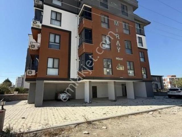 Barış Mahallesinde Satılık Eşyalı 1+1 Daire