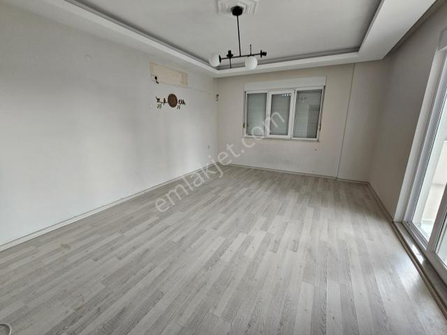 Barış Mahallesinde 2+1 Geniş Kiralık Daire