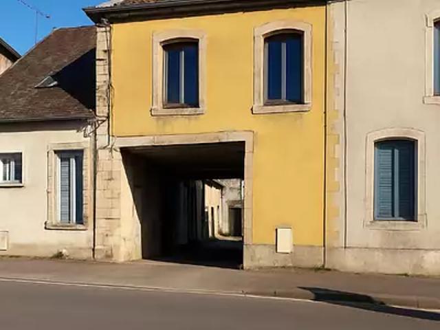Bar sur Aube 10200 Achat / Vente maison 4 pièces t4 au dernier étage cave