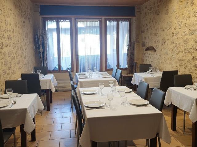 Bar Restaurant avec logements Emplacement central Cast. 140m² Castelsagrat