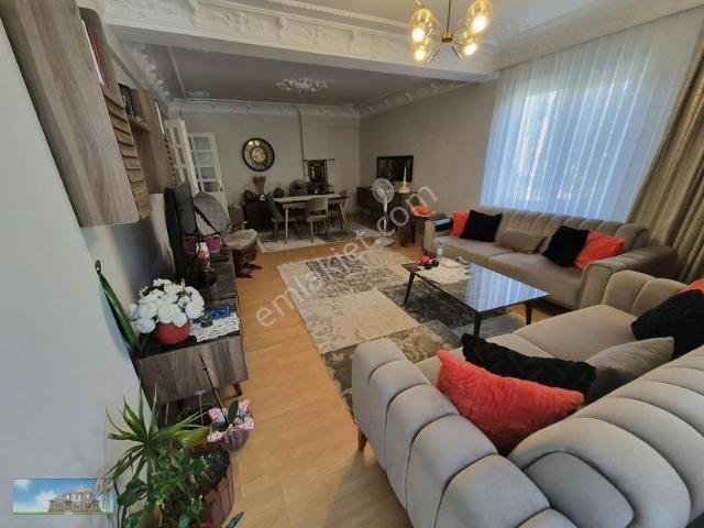 Barış'tan Tepeüstü Büyükkartopu Sokakta 140 M2 Kiralık 3+1 Daire