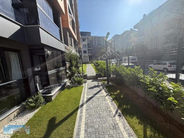 Barış'tan Tepeüstü Karanfil Sokakta Otoparklı peyzajlı Lüks 3+1