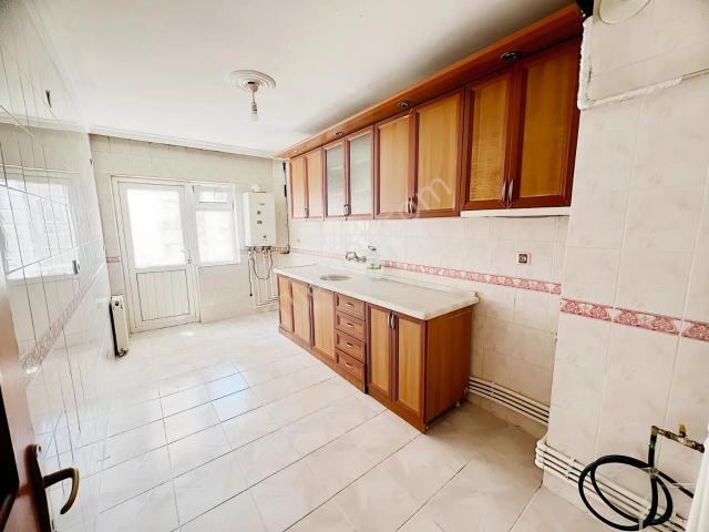 Barıştepede Kat Konumunda Güney Batı Cephe İskanlı Kök Tapu 3+1