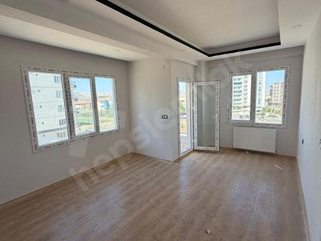 BARAK EMLAK'TAN ESKİ AVM ARKASI KİRALIK 2+1 DAİRE