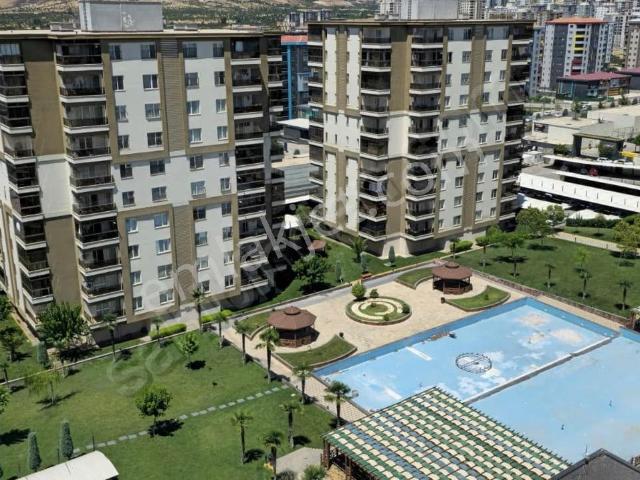 Baraj Emlak Tan Ataşehir Prestij Sitesinde Kiralık Daire