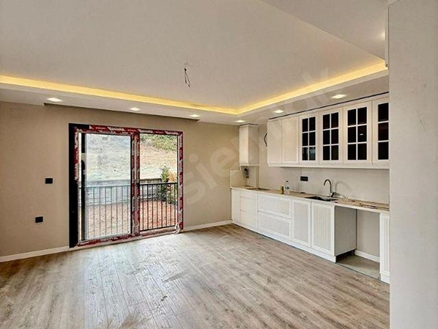 BARAJ GAYRİMENKUL'DEN OTURUMA HAZIR LÜX İŞÇİLİK 5+1 TRİPLEX !