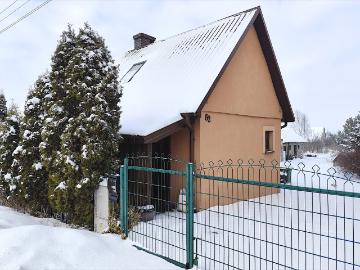 Dom z garażem i dużą działką w Baranowie