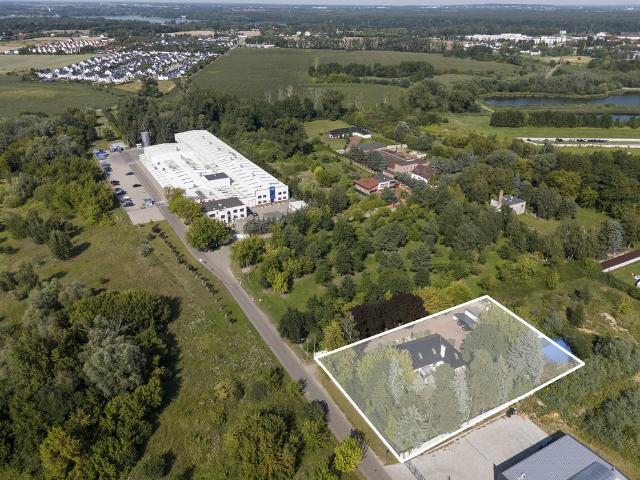 Przestronny dom i biurowo magazynowy kompleks w Baranowie