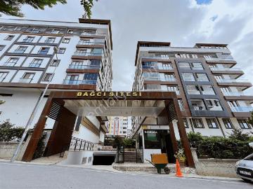 Baranoğlu Emlak Tepe Yolu Üzerinde Bağcı Sitesi 2+1 Daire