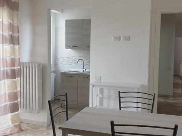 BARANZATE affittasi trilocale completamente ristrutturato arredato con balcone