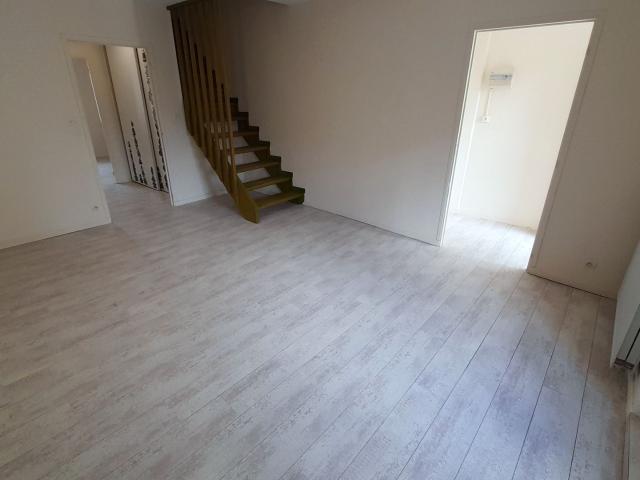 BARAQUEVILLE T2 Duplex + PK+ Terrasse