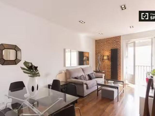 Bonito Cómodo apartamento de 3 habitaciones en alquiler en Lav.