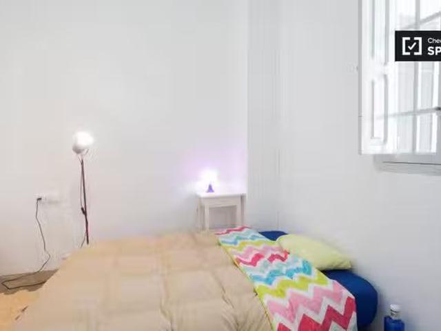 ¡Renta! Amplia habitación en un apartamento de 5 dormitorios e.