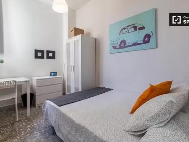 ¡Recién llegado! Acogedora habitación en un apartamento de 6 d.