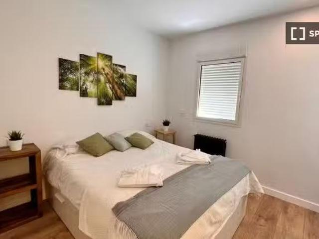 Barato Apartamento de 3 dormitorios en alquiler en Atocha, Mad.