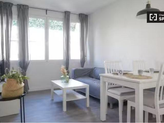 Bonito Apartamento de 3 dormitorios en alquiler en Campamento.