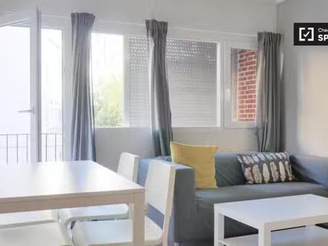 ¡Recién llegado! Apartamento de 3 dormitorios en alquiler en C.