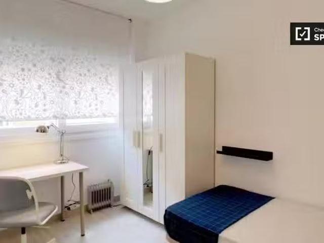 ¡Recién llegado! Bonita habitación en alquiler en apartamento.