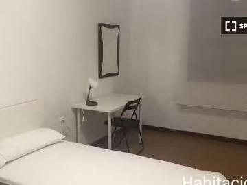 Nuevo Habitación acogedora en apartamento de 5 dormitorios en.