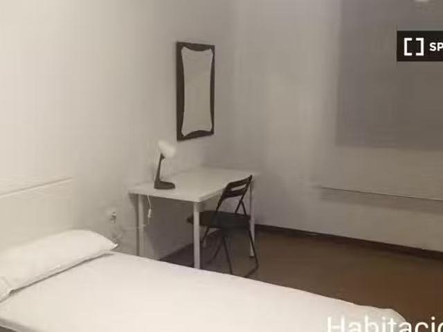¡Renta! Habitación acogedora en apartamento de 5 dormitorios e.