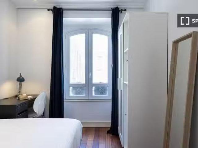 ¡Renta! Habitación amueblada en apartamento de 6 dormitorios e.