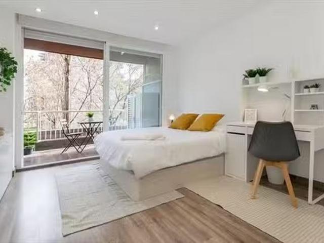 Único Habitación en 53 Gran Via de Carles III