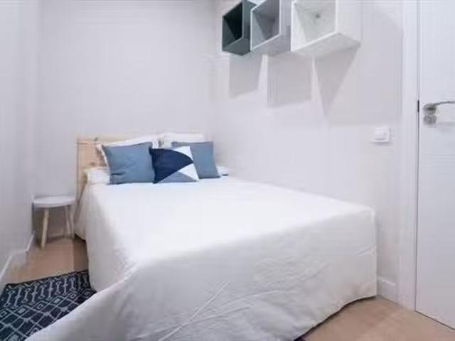¡En alquiler! Habitación en 12 Ronda de Sant Pere