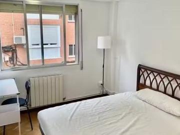¡Recién llegado! Habitación en 33 Calle de Encarnación Oviol