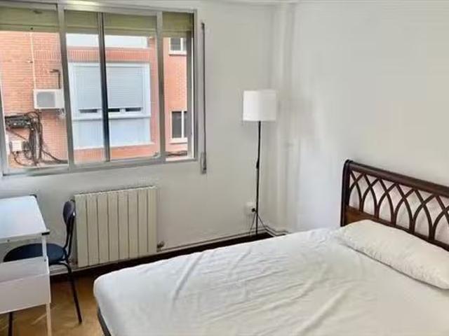 ¡En alquiler! Habitación en 33 Calle de Encarnación Oviol