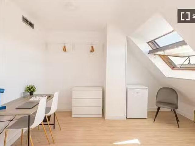 Bonito Habitación en alquiler en piso compartido en Madrid