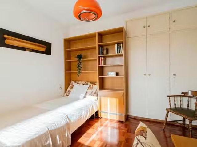¡Recién llegado! Habitación en Avenida de los Toreros, Guindal.