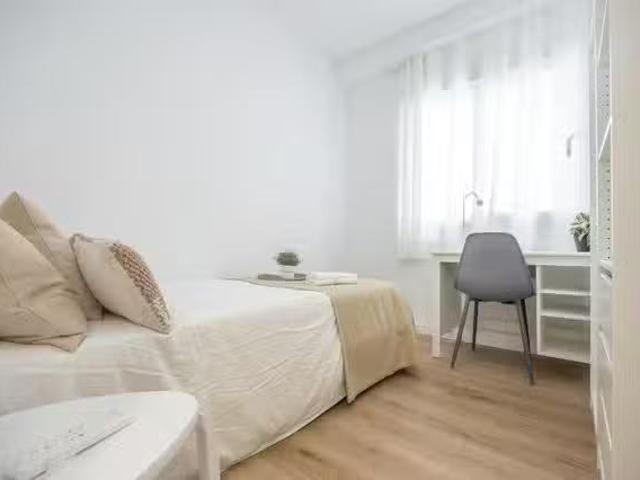 ¡Recién llegado! Habitación en Avinguda de la Plata, Quatre Ca.
