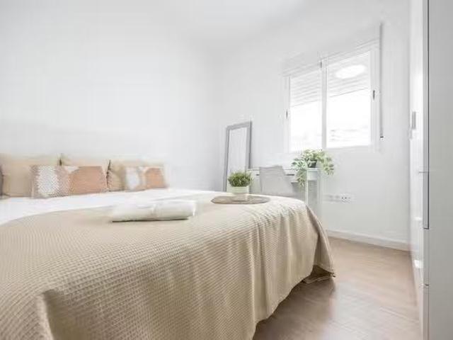 ¡Renta! Habitación en Avinguda del Cardenal Benlloch, El Pla d.