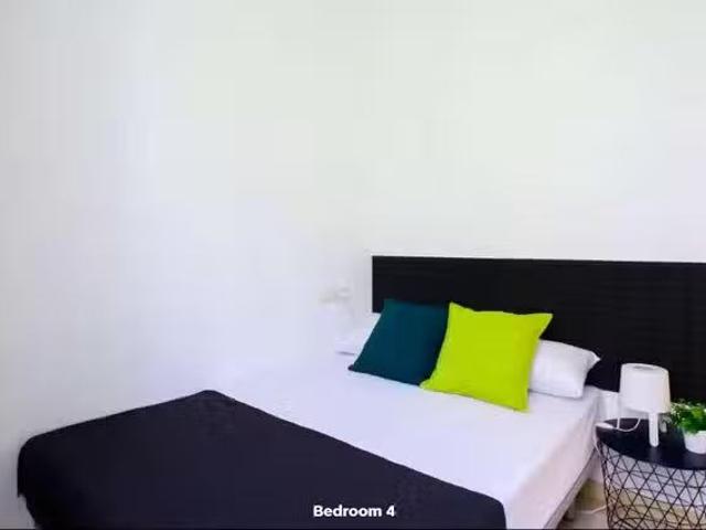 ¡Recién llegado! Habitación en Avinguda del Regne de València