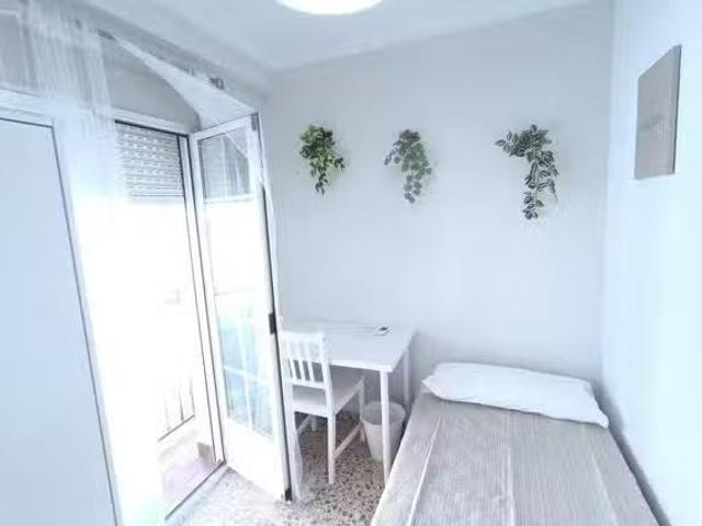 Barato Habitación en Calle Virgen De La Palma Coronada, Casco.