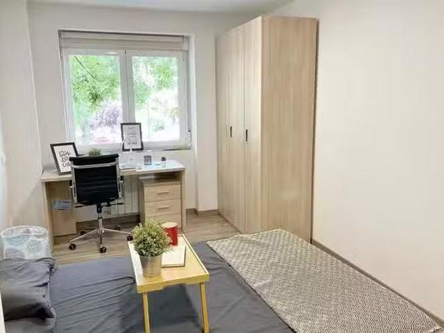 ¡En alquiler! Habitación en Calle Alcalde López Casero
